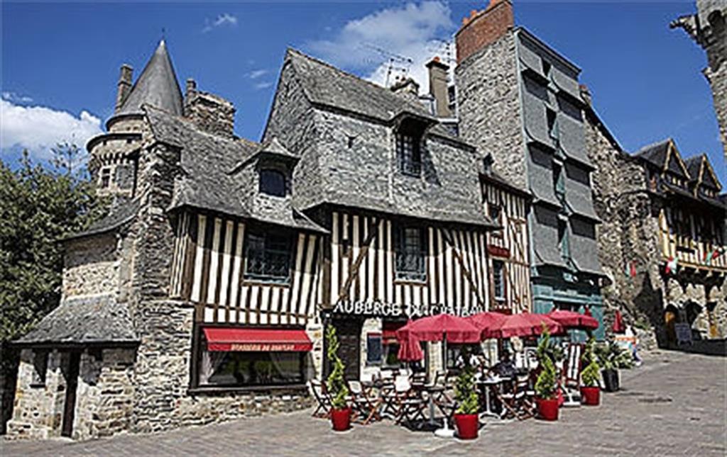 Visiter Vitré en 9 étapes - La place Saint-Yves